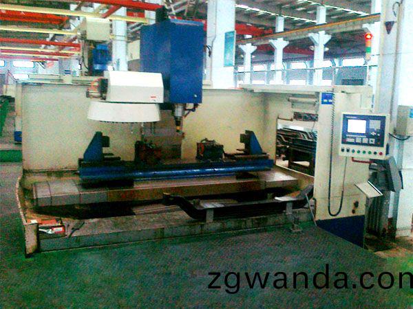 前(qian)軸十(shi)孔(kong)加工(gong)專(zhuan)用立(li)式加(jia)工(gong)